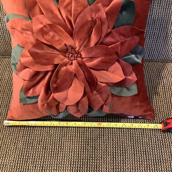 Throw Pillow Newport soft fabric Rust large flower pieced on front (poinsettia) - Picture 3 of 5
